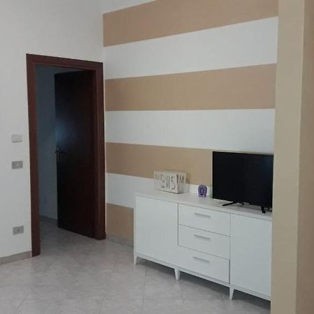 Marilyn House Apartment Desenzano del Garda Bagian luar foto
