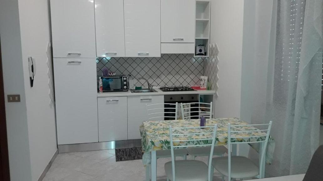 Marilyn House Apartment Desenzano del Garda Bagian luar foto