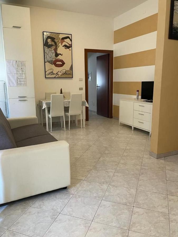 Marilyn House Apartment Desenzano del Garda Bagian luar foto