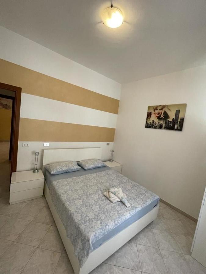 Marilyn House Apartment Desenzano del Garda Bagian luar foto