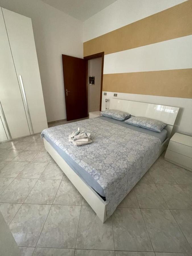 Marilyn House Apartment Desenzano del Garda Bagian luar foto