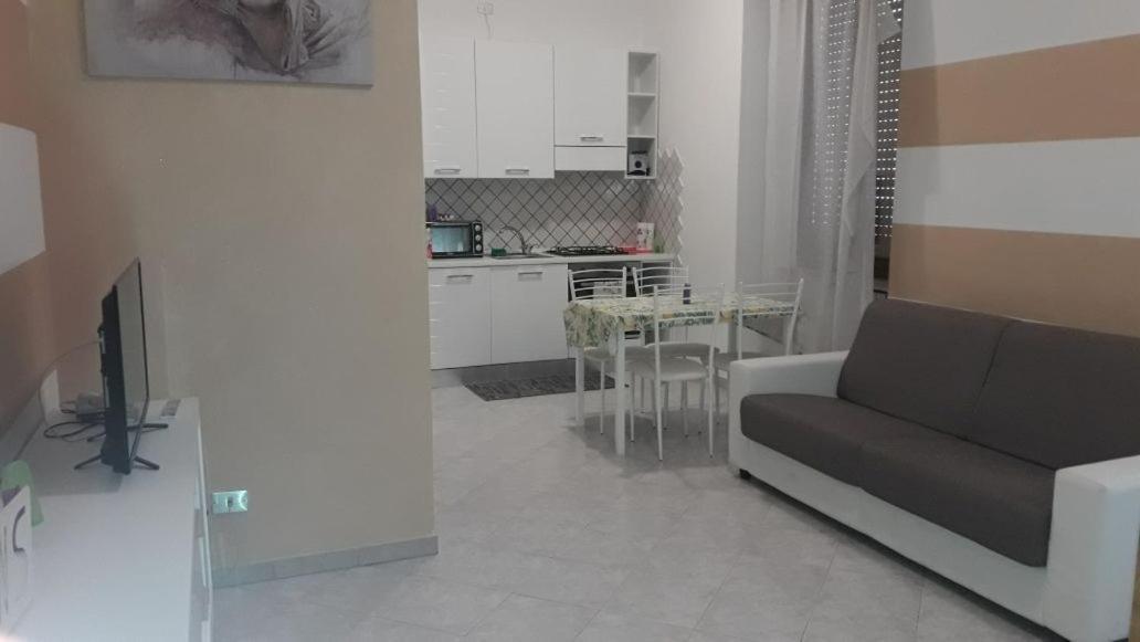 Marilyn House Apartment Desenzano del Garda Bagian luar foto