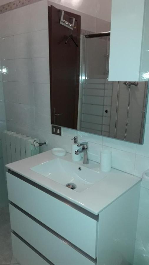 Marilyn House Apartment Desenzano del Garda Bagian luar foto